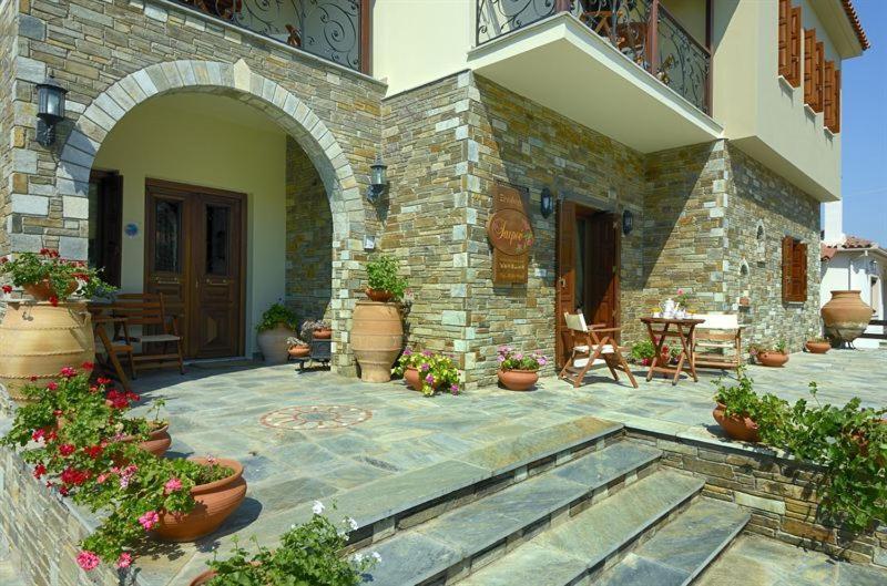 Iatrou Guesthouse Portaria  Bagian luar foto